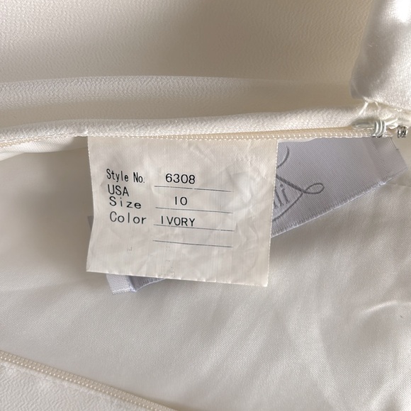 Lilian West wedding dress - Picture 6 of 10